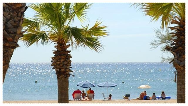 Appartement Climatise A 800M De La Plage Frejus Exterior photo