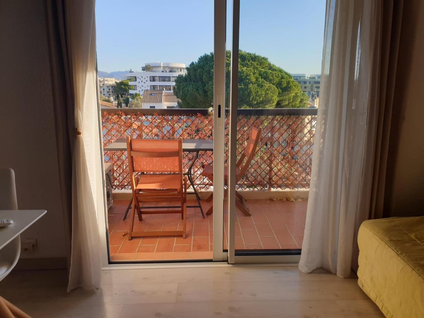 Appartement Climatise A 800M De La Plage Frejus Exterior photo