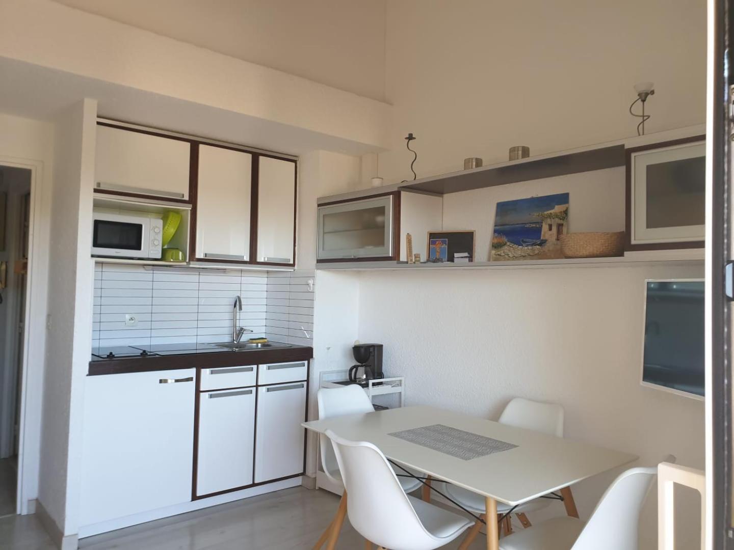 Appartement Climatise A 800M De La Plage Frejus Exterior photo